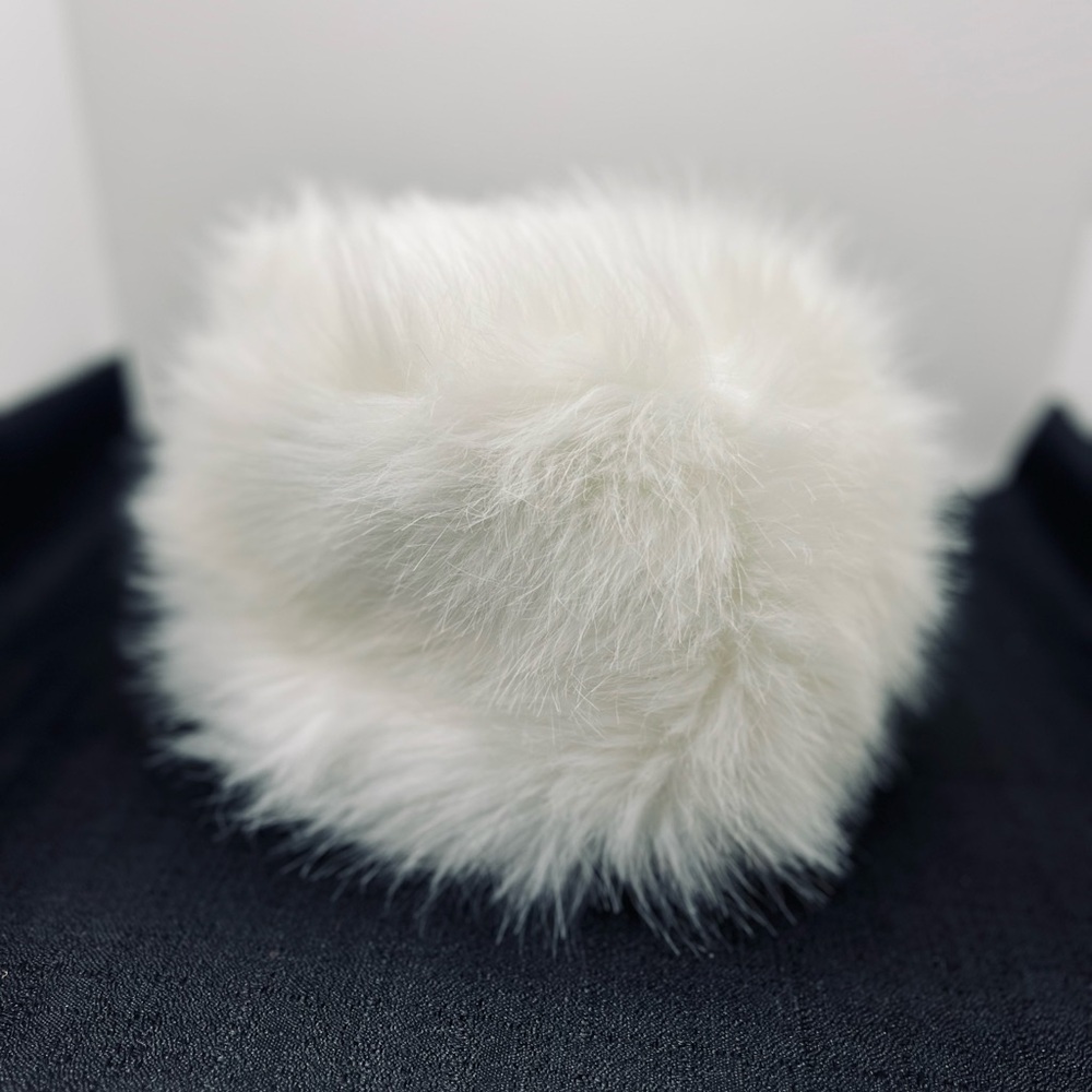 Women's Faux Fur Hat Sable Hat One Size White with Black Quilted Inside - Picture 2 of 7